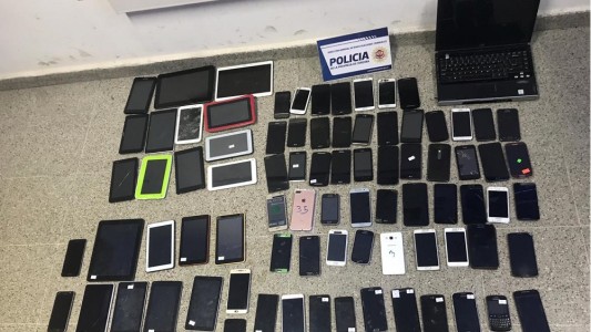 Allanamientos en Galería Norte: Secuestraron 80 celulares