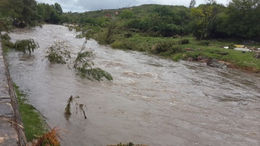 Por las intensas lluvias, se esperan crecidas en los ríos serranos