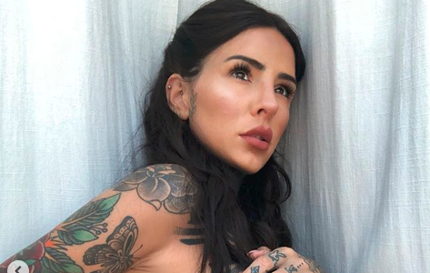 Cande Tinelli lo hizo de nuevo: fotos ultra hot en la cama
