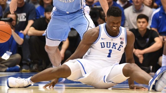 La terrible lesión de una promesa de la NBA al explotarle la zapatilla