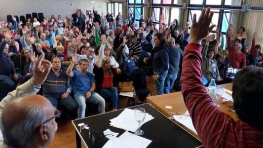 Docentes rechazaron la propuesta del gobierno y anunciaron paro de 48 hs