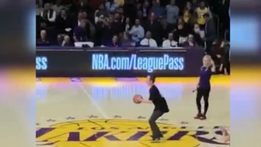 Fue a ver básquet, embocó un triple y se llevó US$ 100 mil