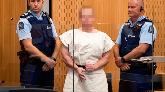 El autor de la masacre de Nueva Zelanda hizo un gesto neonazi en el Tribunal