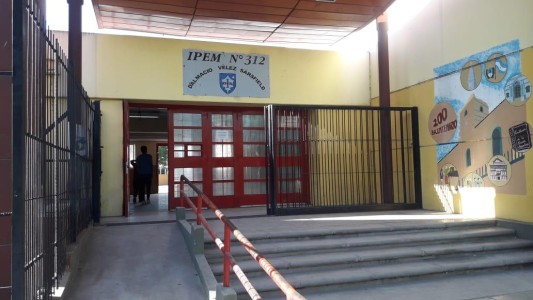 Inseguridad en el IPEM 312: forzaron rejas y provocaron destrozos