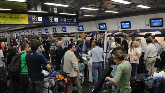 Aeronáuticos paralizan sus servicios el viernes y lunes