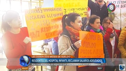 Médicos residentes del Hospital Infantil reclamaron por deuda salarial