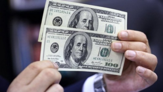 El dólar sigue subiendo y llegó a los $18,04