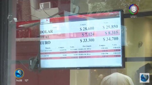 El dólar por las nubes ya roza los 30 pesos