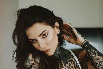 Cande Tinelli, al límite: volvió a romper Instagran con una foto en topless y una serpiente pitón en el cuello