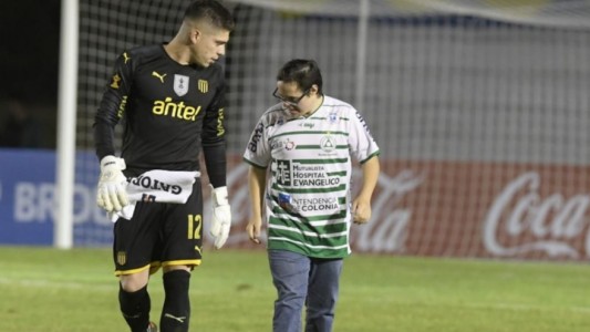 El emocionante gesto del arquero de Peñarol con un hincha