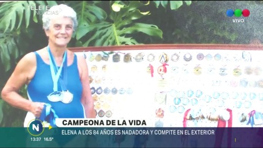 Campeona de la vida, Elena tiene 84 años y es nadadora