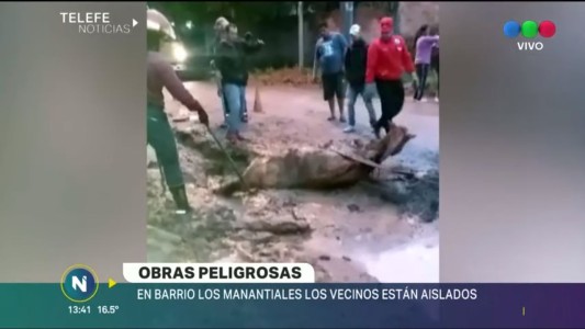 Obras peligrosas, en barrio Los Manantiales los vecinos están aislados