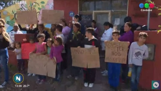 Tomaron la escuela por el mal estado del camino de ingreso a Villa Posse