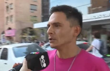 Imperdible: Javier es vendedor callejero y habla múltiples idiomas