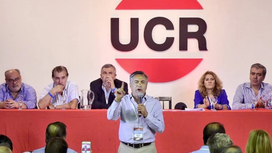 El radicalismo votó su continuidad en Cambiemos y exigió su apertura