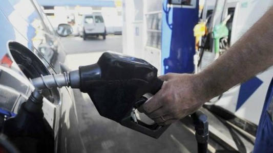 Nuevo golpe al bolsillo: desde el 1 de junio, aumentan los combustibles