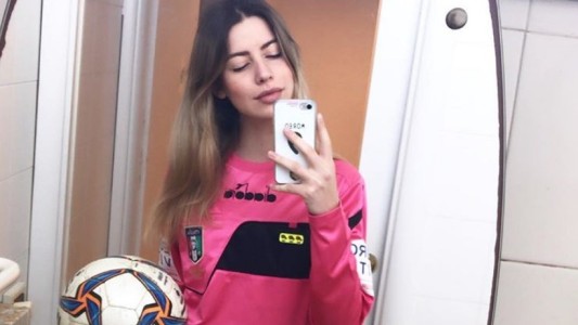 Un jugador se bajó los pantalones frente a una referí