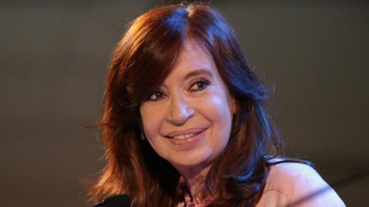 Cristina presentó su libro en Santiago del Estero: "Siento la necesidad de ayudar a terminar con esta catástrofe"