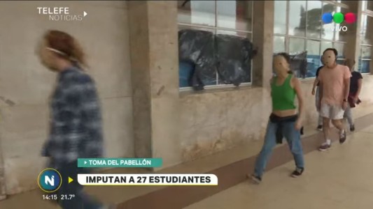 Procesan a 27 estudiantespor la toma del Pabellón