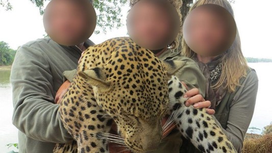 Fueron a cazar, mostraron en redes sus "trofeos" y los despidieron del trabajo