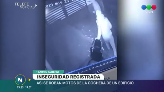 VIDEO: Así robaron una moto en Barrio Alberdi