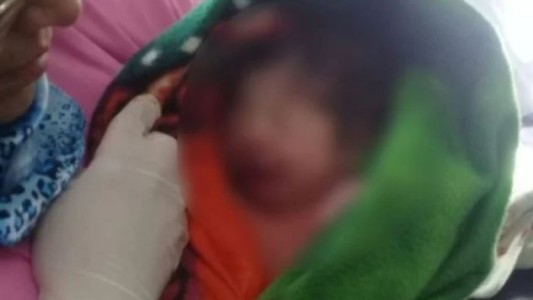 Abandonaron a un bebé recién nacido en una cancha de Salta