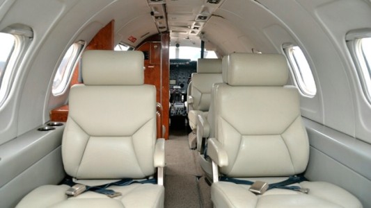 Se inicia la subasta pública de un avión de Lázaro Báez