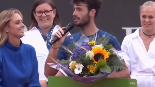 Very good Lóndero! Así la remó en inglés el cordobés durante la premiación del torneo de Bastad