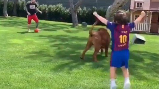 El genial video de Messi jugando un "loco" con sus hijos y su perro
