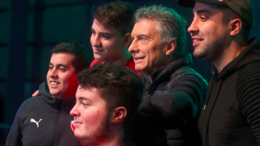 Macri se reunió con un grupo de gamers para seducir al voto millenial