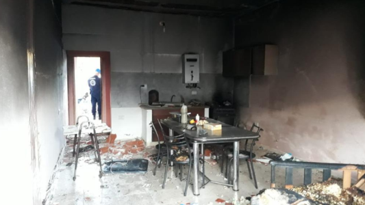 Villa Los Pinos, explotó una garrafa y hay riesgo de derrumbe