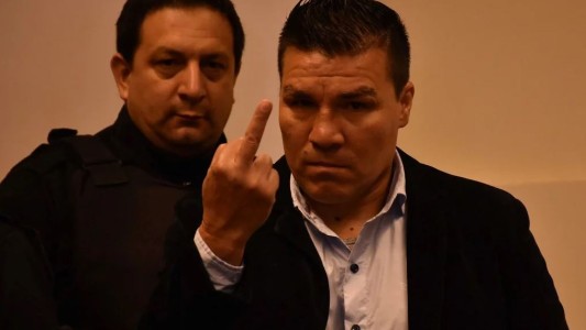 Condenaron a ex campeón de boxeo por violar a su hija