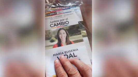 El video viral que muestra el truco para "ocultar" a Macri en las boletas de Vidal
