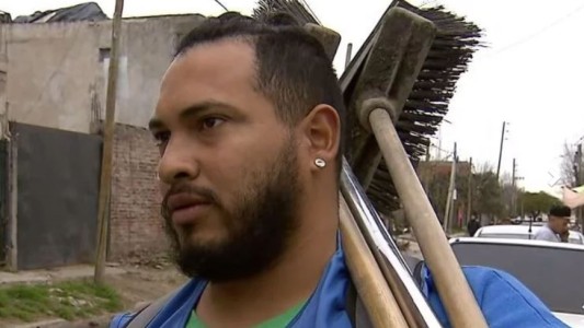 Un barrendero salvó con RCP a un motociclista que se accidentó en Villa Fiorito