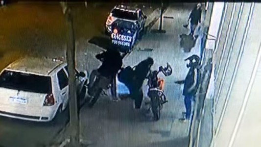 Video: balearon a un repartidor para robarle la moto