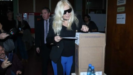 El divertido blooper de Susana Giménez antes de votar y la sorpresa de una fan