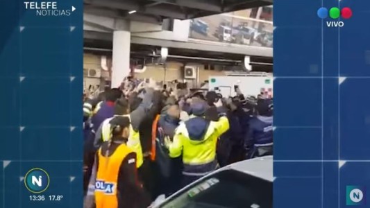 Con cánticos, Cristina Kirchner fue recibida en Aeroparque