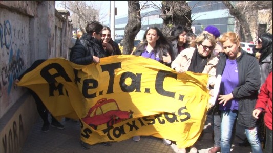 Mujeres taxistas denuncian agresiones de sus compañeros