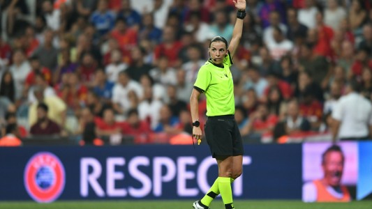 Arbitraje histórico: Stéphanie Frappart, la primera mujer en dirigir una final de fútbol europeo