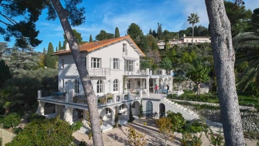 Pareja tenía sexo en un apart hotel y cayó del balcón