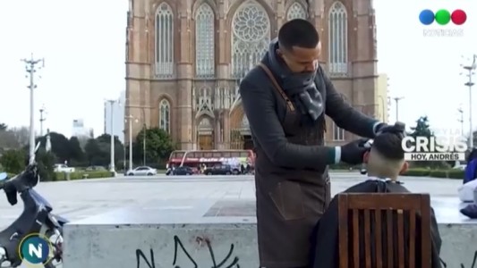 Andres se quedó sin trabajo, no se rindió y cambió su vida en una plaza