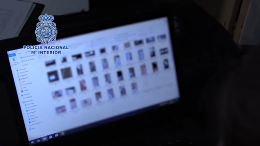 Atrapado in fraganti un hombre que sacaba fotos íntimas a mujeres en el subte