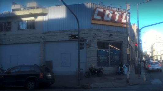 Intentó robar productos de un supermercado y lo mataron a golpes