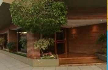 ¿Allanan el departamento de Claudia Villafañe?