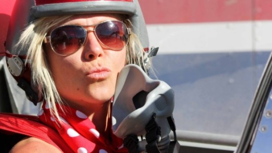 La piloto y estrella de la TV Jessi Combs falleció al intentar un récord de velocidad