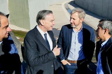 El Ministro de Hacienda se reunió con Pichetto y legisladores oficialistas