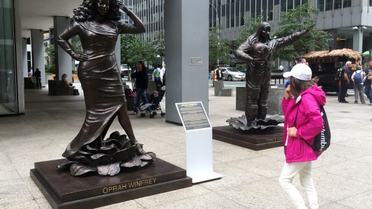 Instalan diez estatuas de mujeres en Nueva York para luchar contra el sexismo