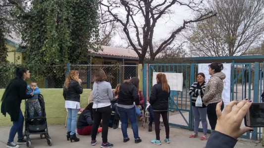 Por falta de personal, tomaron la escuela de barrio los Boulevares