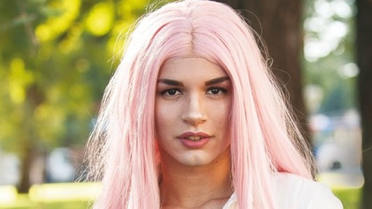 La Queen, la drag de Fuerte Apache contra Carlitos Tévez: "Es macrista y homofóbico"