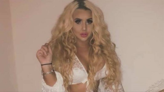 Le mandó fotos semidesnuda a un vendedor por error y culpó a su gato